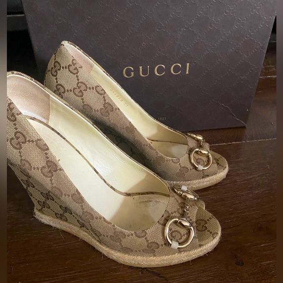 Gucci Sandals - Picture 1 of 5